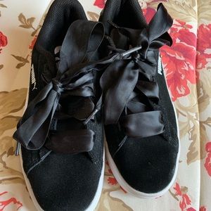 Puma sneakers. 4 1/2 youth 6 1/2 women’s